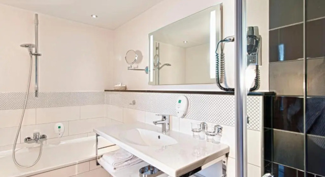 Полулюкс Wyndham Duisburger Hof
