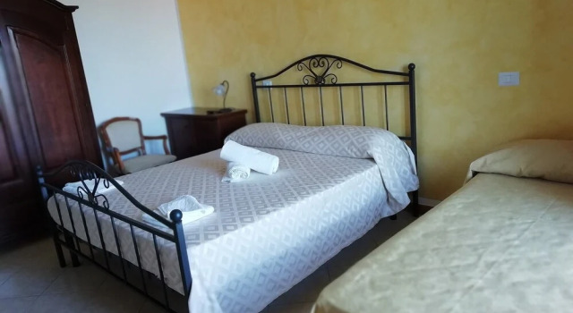 Golden House, Book Hotel Hoteller i Perdifumo med parkering, Parkering