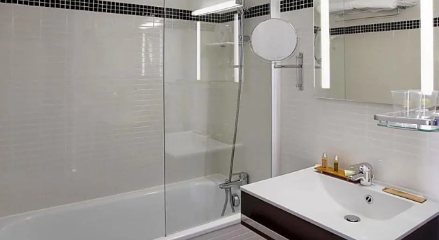 Кровать в общем номере Logis Hôtel HAVVAH