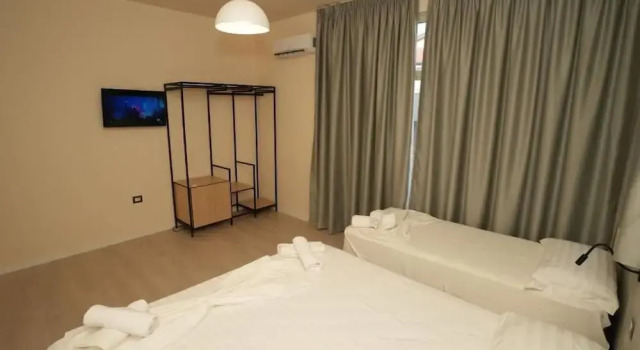 Трёхместный номер Standard с балконом Eiza Apartments