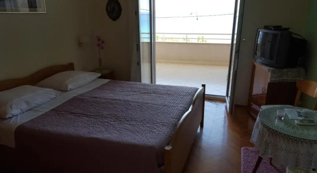 Студия с балконом и с красивым видом из окна Marin Apartments