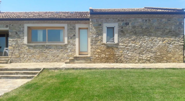 Villa With 3 Bedrooms in Rotondella, With Private Pool and Enclosed Garden - 12 km From the Beach, Prenota Villa Hotel a Basilicata con parcheggio, Parcheggio