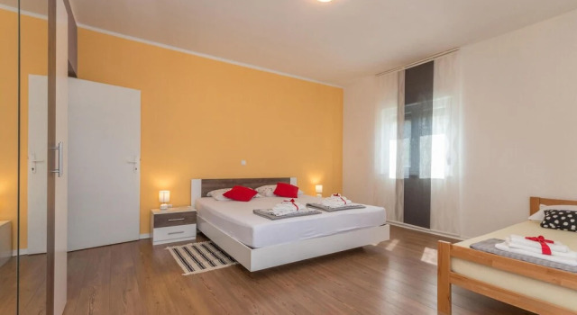 Beautiful Home in Zadar With 6 Bedrooms and Wifi