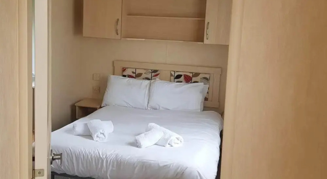 2br-pool-garden-parking-wifi-sleeps6