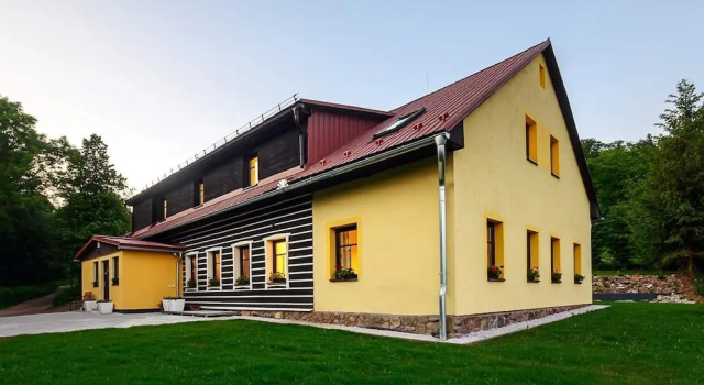 Luxe Villa in Bernartice Kkh045, Rezerwuj Willa Hotele w Kraj hradecki z parkingiem, Parking