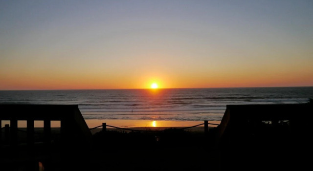 Люкс West Beach Suites
