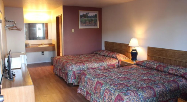 Silver Sands Motel