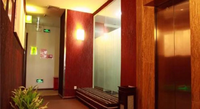 Shenzhen Lotus Hotel, Rezerwuj Hotel Hotele w Shenzhen z parkingiem, Parking