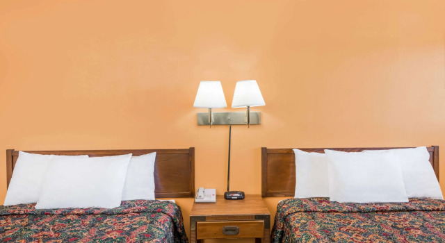 Четырёхместный номер Standard Americas Best Value Inn Chanute