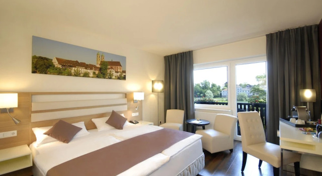 Двухместный номер Standard с балконом и с видом на реку Hotel Goldener Knopf