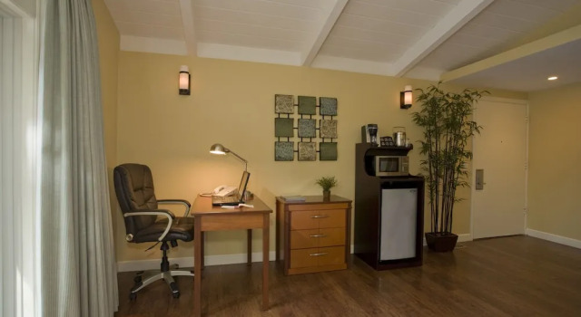 The Cottages Hotel, Забронировать Дом для отпуска Отели Менло-Парк с бассейном, Бассейн
