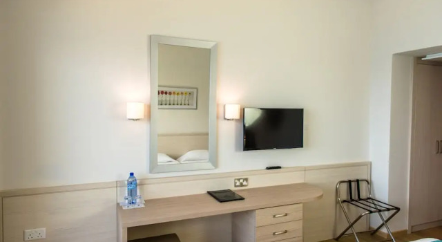 Одноместный номер Standard с балконом и с видом на сад Cynthiana Beach Hotel