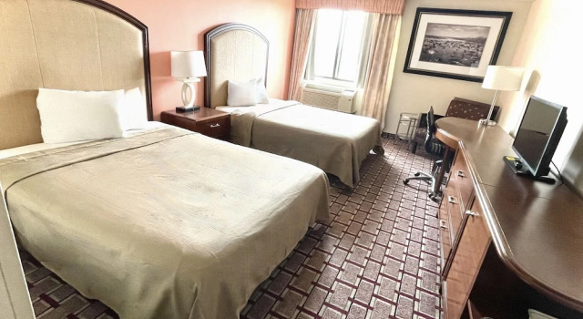 Четырёхместный номер Standard Fairbridge Hotel Cleveland East