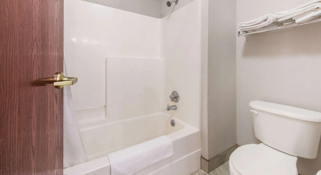 Четырёхместный номер Standard Suburban Studios Mason Hwy 42