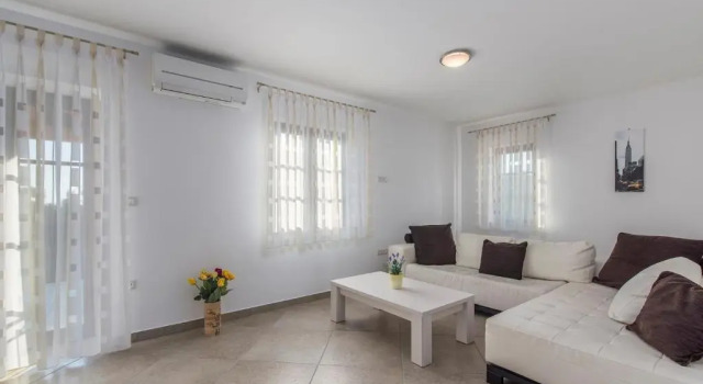 Spacious Villa Nikka with Beautiful Garden and Pool, Buchen Sie Villa Prkacini Istrien