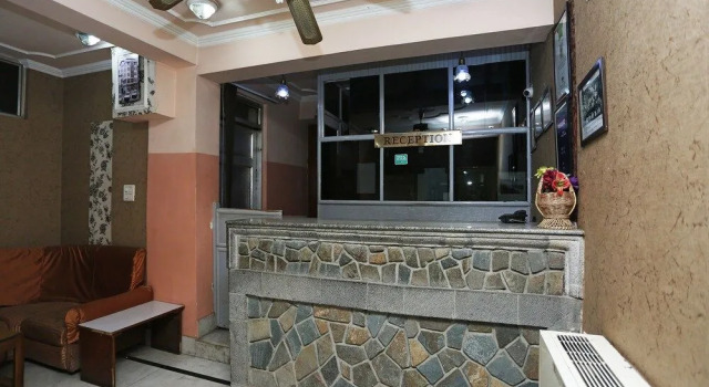 Oyo 24966 Grand Hotel And Restaurant, Забронировать Отель Сринагар Jammu & Kashmir Ski