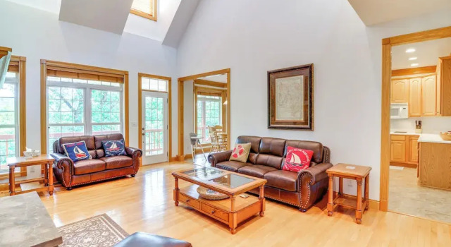 Lake Cumberland Retreat w/ Deck & Views!, Réserver Hôtel Jamestown 