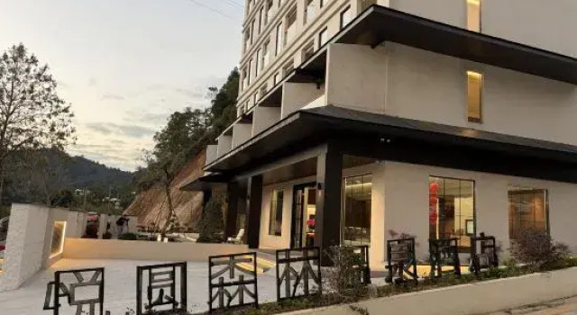Jiuheyueyuan Wenquan Forest Resort Hotel, Rezerwuj Ośrodek wypoczynkowy Hotele resortowe w Guangdong, Ośrodek wypoczynkowy