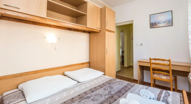 Beautiful Home in Kampor With Wifi and 2 Bedrooms, Prenota Hotel Hotel a Isole Quarnerine con parcheggio, Parcheggio