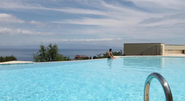 BayView Apartment - Taormina Holidays, Book Apartment Hotels in Sicily with Parking, Parking