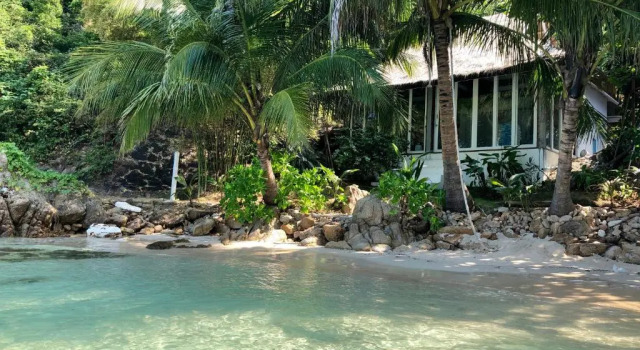 Бунгало рядом с пляжем Coconut Beach Bungalows
