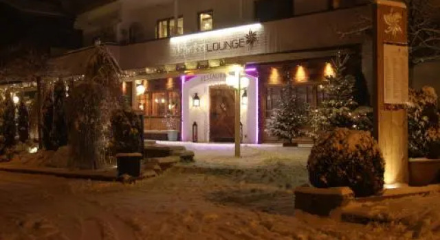 Gasthof Edelweiss, Забронировать Отель Отели Майрхофен с парковкой, рядом с Гондольный подъемник Ахорнбан, Парковка