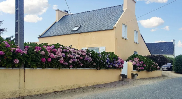 House With 3 Bedrooms in Cléder, With Enclosed Garden and Wifi - 500 m, Забронировать Отель Отели Кледе с парковкой, Парковка