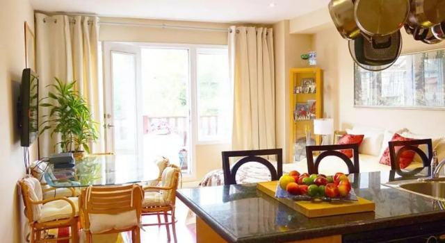 Апартаменты Bright Studio w Full Kitchen and Detached Bathroom