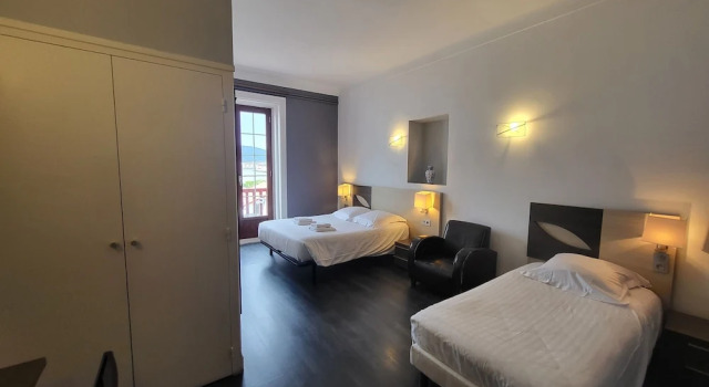 Двухместный номер Superior с балконом Hotel Bellevue