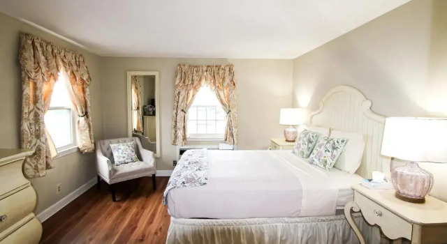 Двухместный люкс Colonial Inn Seekonk