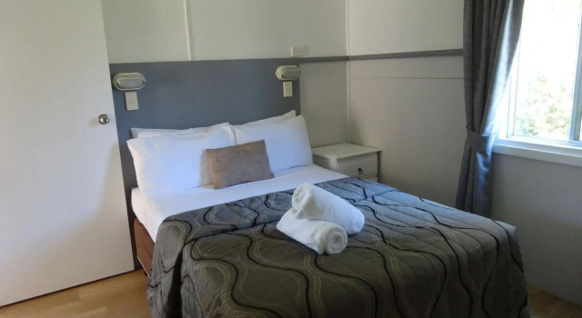 Caseys Beach Holiday Park, Забронировать Отель Саншайн-Бей Еврободалла