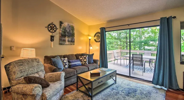 Cozy Wintergreen Resort Condo: Walk to Ski Lifts!