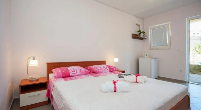 Apartments & Rooms Mikelin