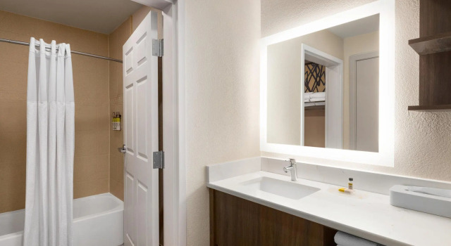 Люкс Staybridge Suites Quantico-Stafford by IHG