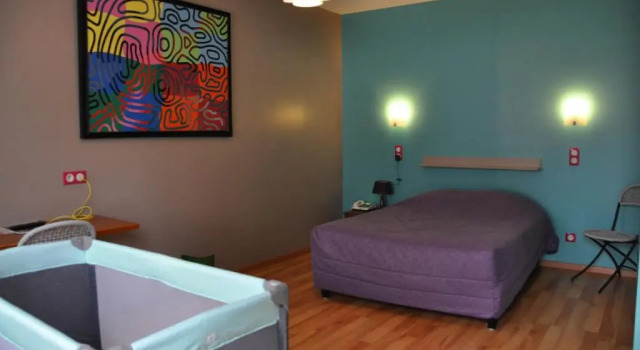 Семейный номер Standard Logis - Hotel & Restaurant La Corne d Abondance
