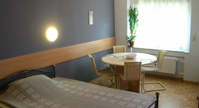Gästehaus Schröder Walldorf 1, Забронировать Отель Отели земли Гессена 3 звезды, 3*