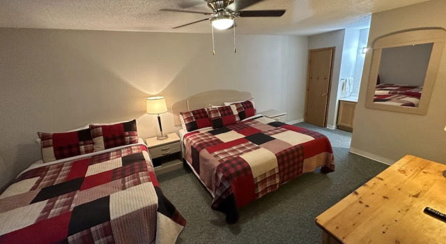 Люкс Standard Trails INN Quadna Mountain Motel & RV Park