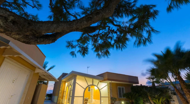 Вилла Deluxe Villa Eleonora con piscina Fronte Mare