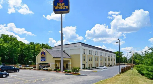 Кровать в общем номере Best Western Plus Richmond Indiana I-70