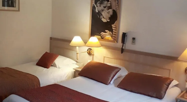 Трёхместный номер Standard Logis Hôtels La Bastide des Golfs