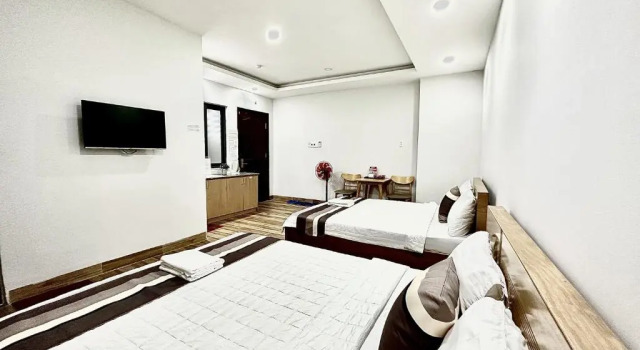 Люкс RedDoorz Plus near E-Town 2