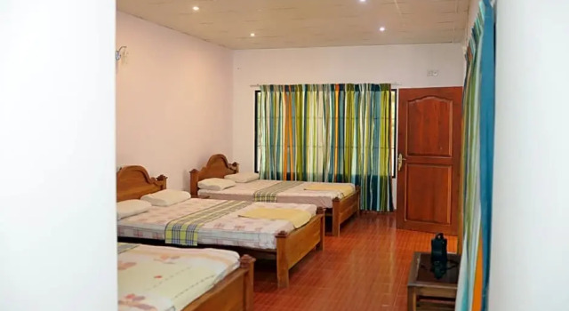 Кровать в общем номере Wilpattu Landa Lodge