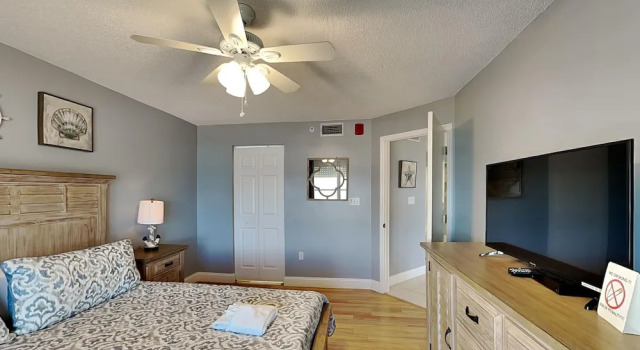Sea Winds by Distinctive Beach Rentals, Book Lejlighed Hoteller i Ormond-by-the-Sea med parkering, Parkering