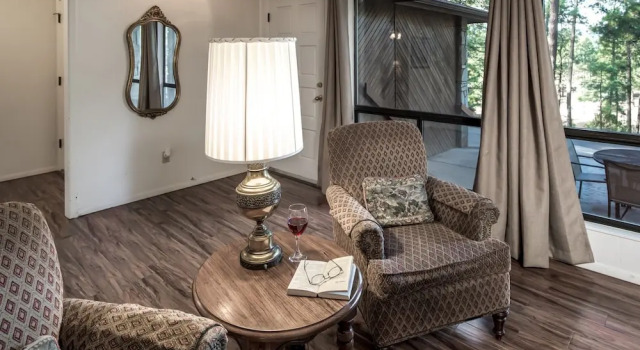 AAA Escape - Three Bedroom Cabin, Забронировать Отель СПА-отели Руидозо, рядом с Гольф-клуб «The Links at Sierra Blanca», SPA-услуги