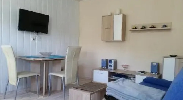 Ferienwohnung "Am Weinberg", Prenota Hotel Hotel a Garz con parcheggio, Parcheggio