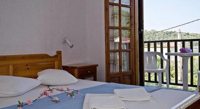 Narkissos, Buchen Sie Hotel Panormos Pirgos
