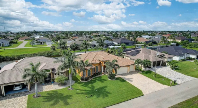 Коттедж 'paradise Palms' Cape Coral Home w/ Dock!