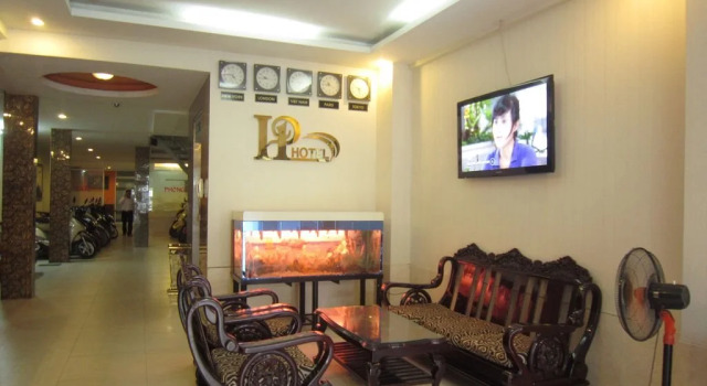 Hoang Phung Hotel - Tan Son Nhat Airport, Забронировать Отель Танбинь 