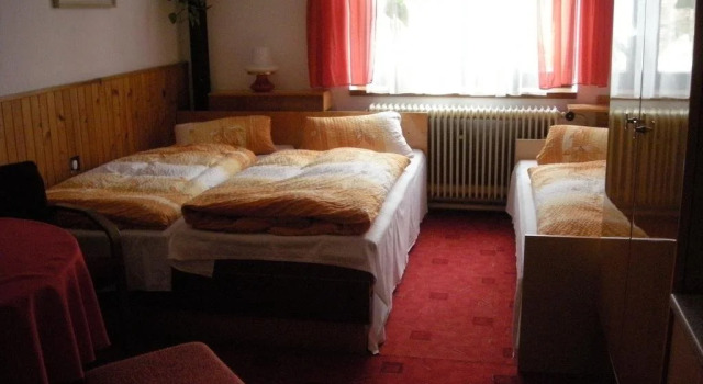 Penzion Nevcehle, Rezerwuj Hotel Hotele w Central Bohemia z parkingiem, Parking