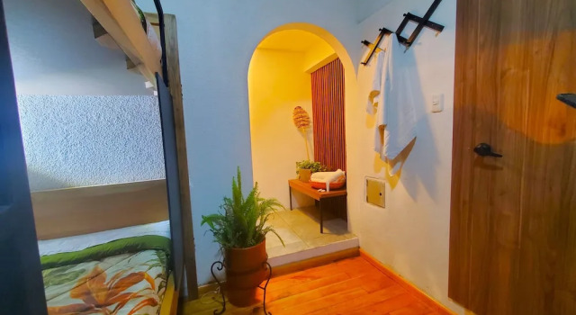 Vuode makuusalissa Sun Backpackers
